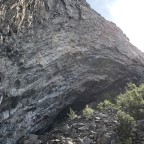 Die berühmte Hanshallaren-Grotte von Flatanger (echt groß; Kletterer im linken Eck)