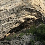 Hanshallaren-Grotte mit Seilen von der Decke