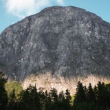 Die beeindruckende Südwand des Mongejura im Romsdalen